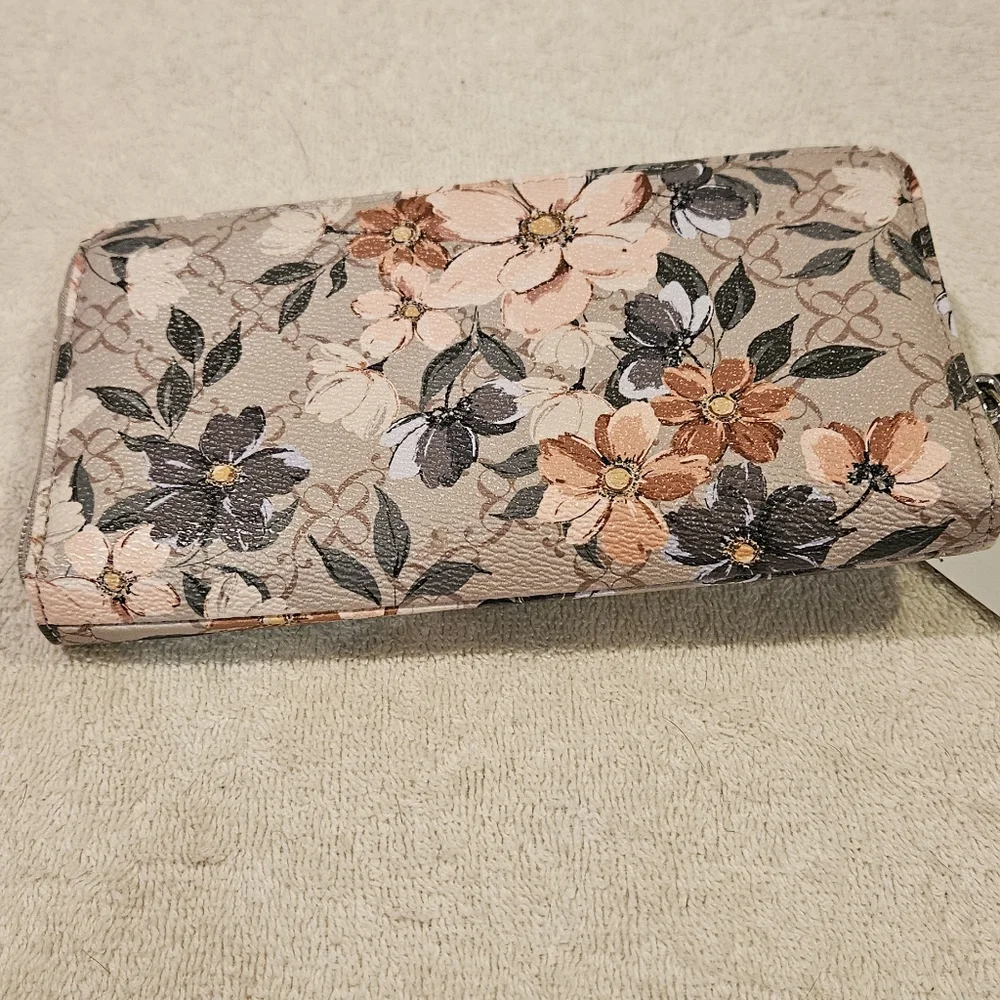 NINE WEST WALLET - Picture 2 of 4